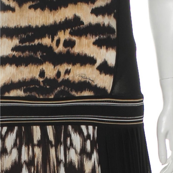 Roberto Cavalli
Cheetah Print Pleated Dress
Size: S | US4, IT40 - Picture 2 of 5